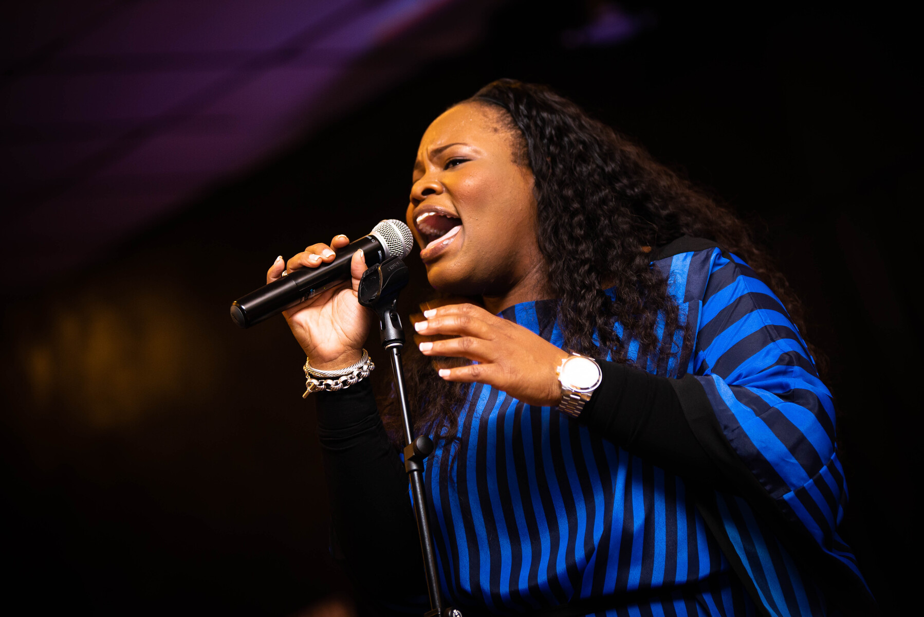 Tasha Cobbs-Leonard Performing